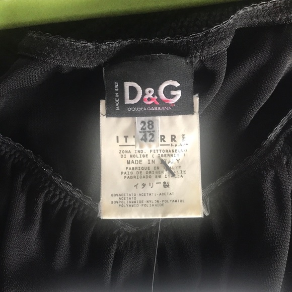 Dolce and Gabbana long sleeve V-neck top. - Picture 5 of 5